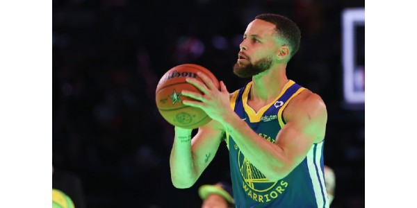 Stephen Curry osvaja prvi NBA All-Star pojas za tri boda u Century Battleu